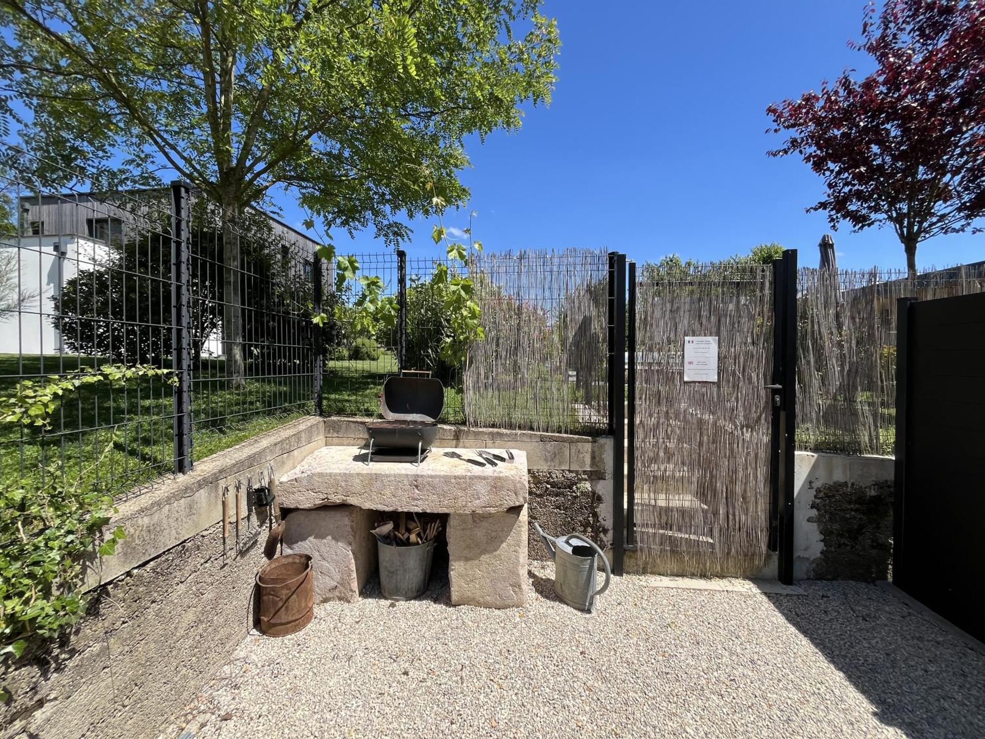 Appart-Hotel N 3 Avec Terrasse, Piscine, Petit-Dejeuner Et Parking Prive Chouzelot Exterior photo