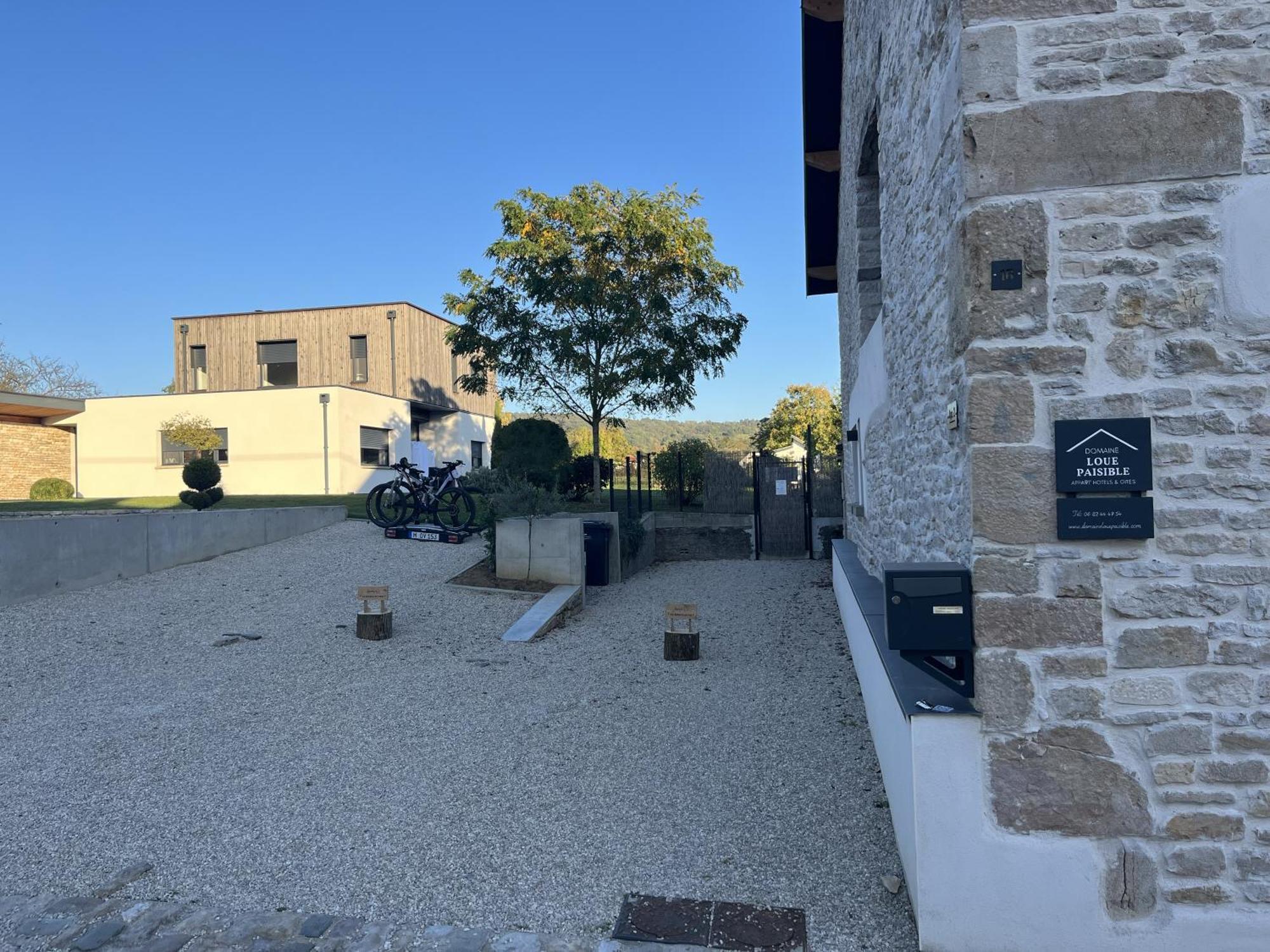 Appart-Hotel N 3 Avec Terrasse, Piscine, Petit-Dejeuner Et Parking Prive Chouzelot Exterior photo